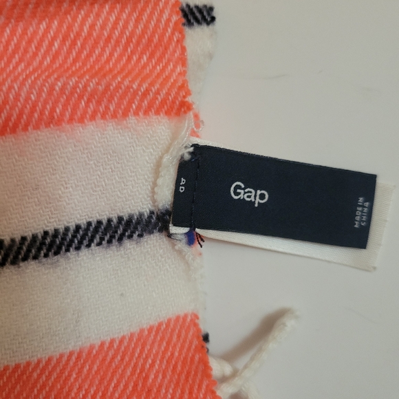 Gap Striped Orange & White Wrap Scarf EUC Winter Holiday Outdoors Vintage - Picture 6 of 8